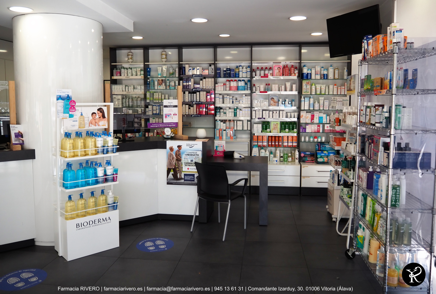 Farmacia RIVERO. Interior