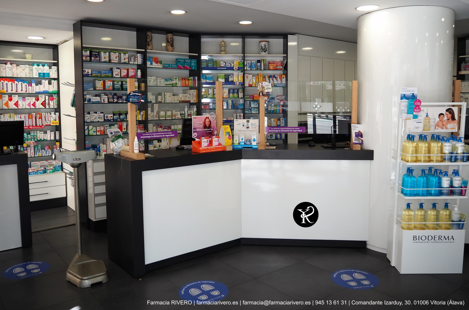Farmacia RIVERO. Interior