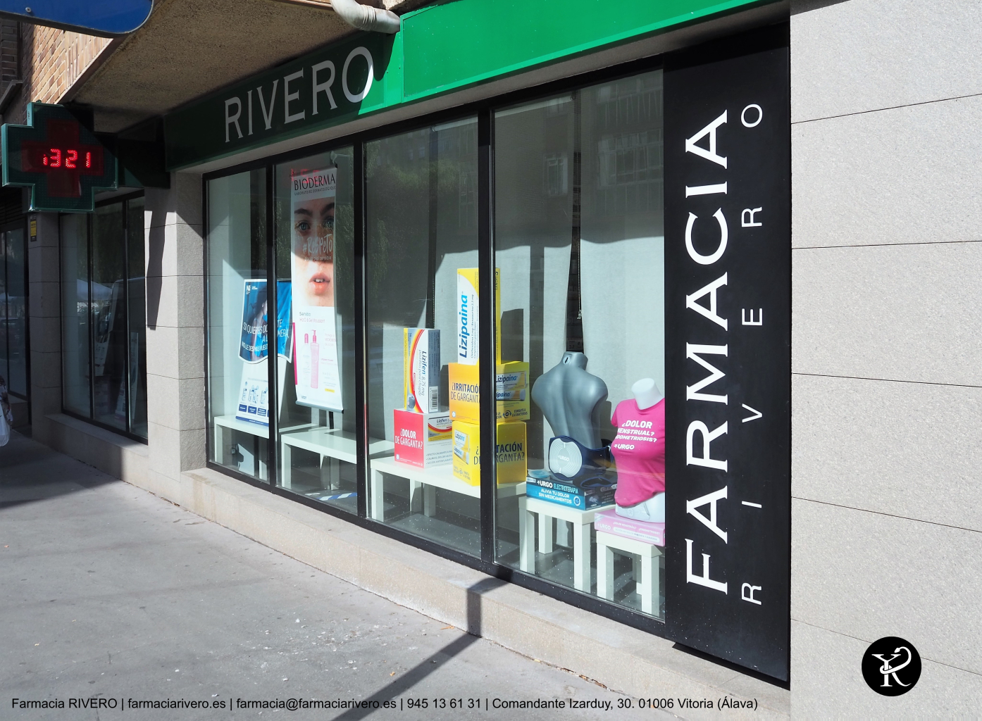 Farmacia RIVERO. Fachada a la calle Zumaquera