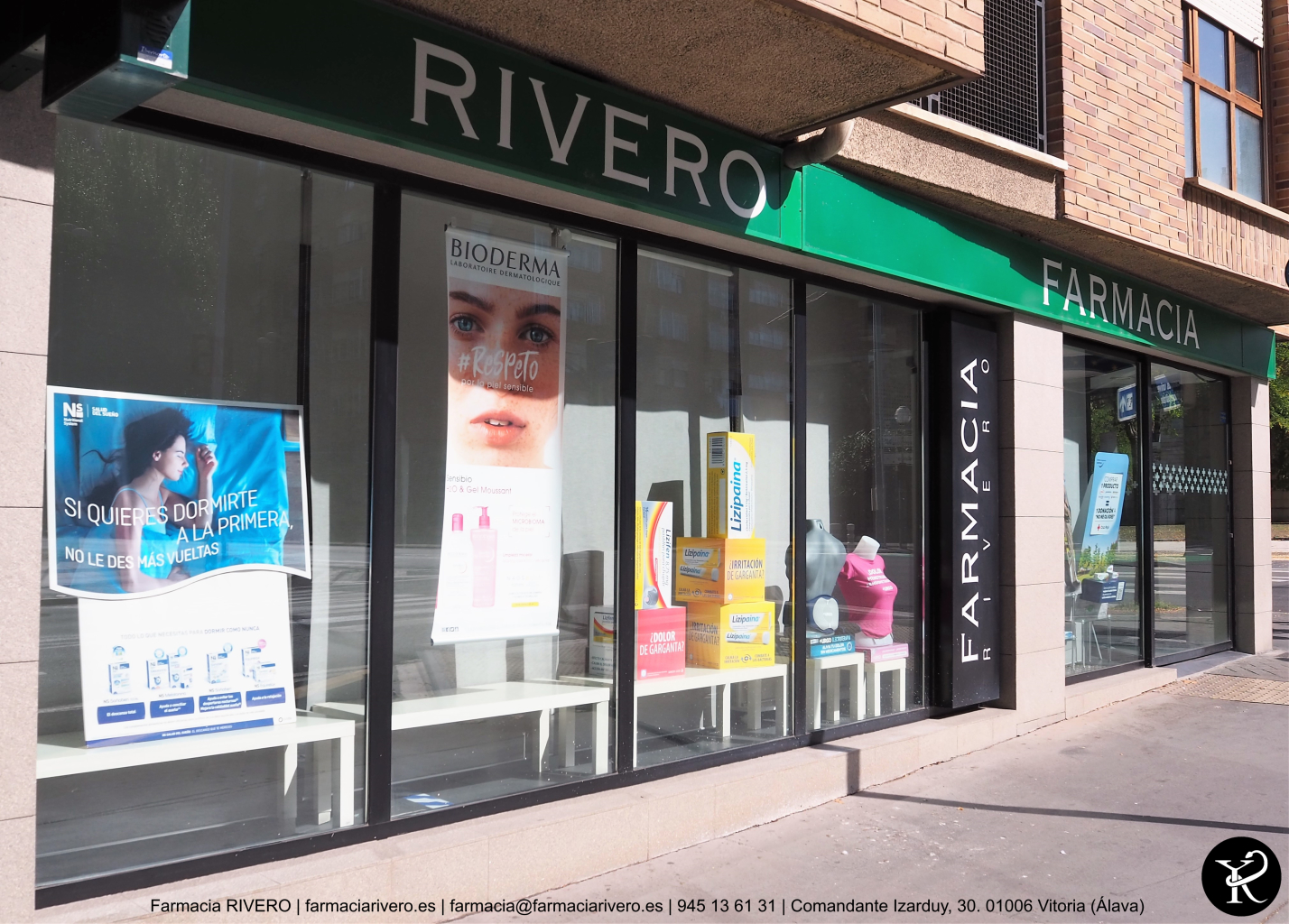 Farmacia RIVERO. Fachada a la calle Zumaquera